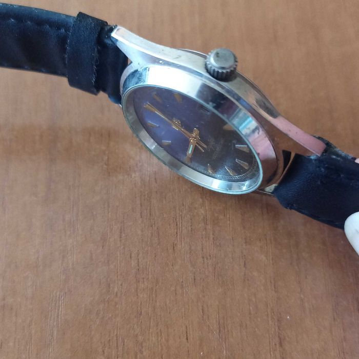 Ръчен мъжки часовник.