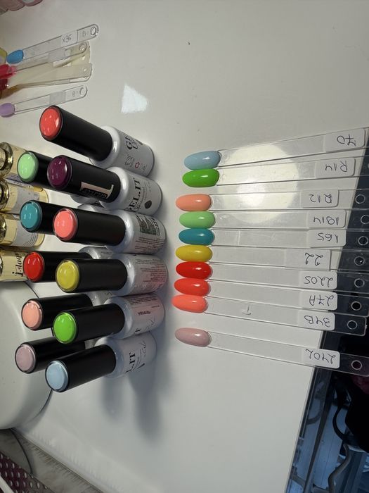 Продавам гел лакове