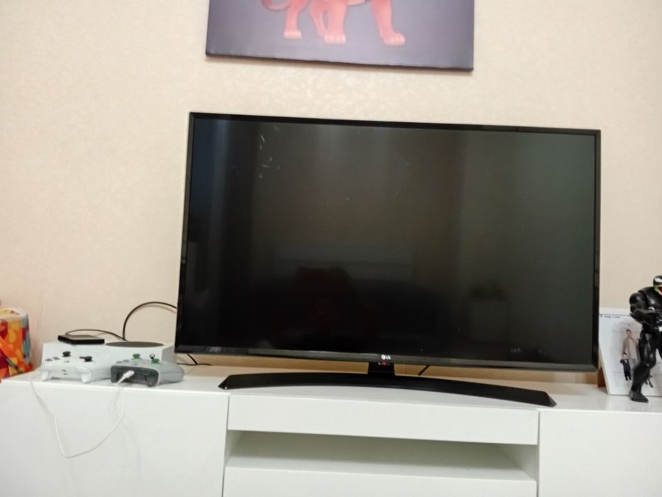 X box series s  и телевизор  LG .