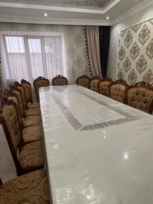 Продаётся стол со стульями. Стол 3,5 * 4м, стулья 14 шт