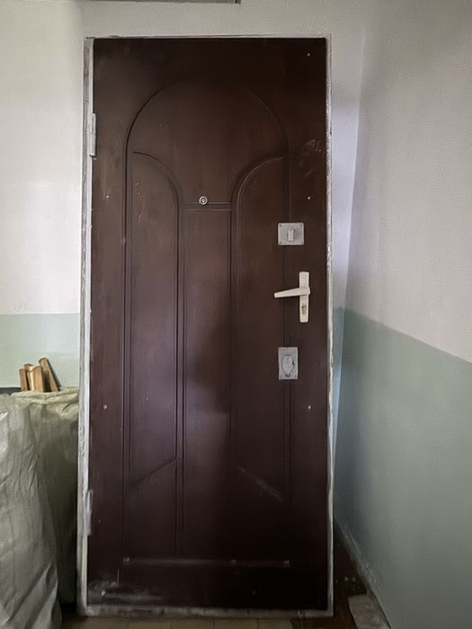 входная дверь стальная прочная крепкая