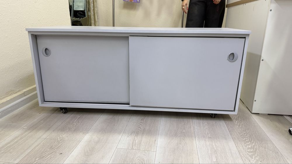 Продается ресепшен с тумбой