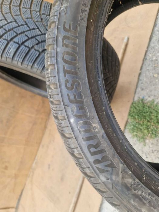 2 Bridgestone R19 225/45 Зимни гуми  DOT3122