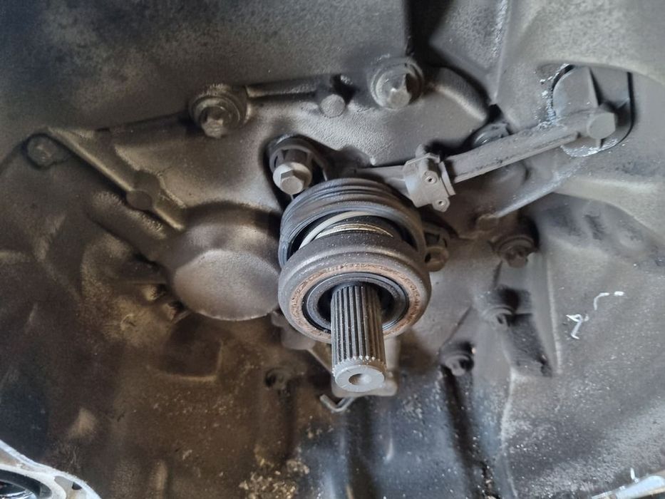 Cutie de viteze Dacia Duster II 1.6 Benzina 2018 - 2021 115CP Manuala 5 Trepte H4M 738 ...