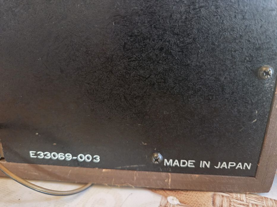 Vând pick-un cu radio JVC