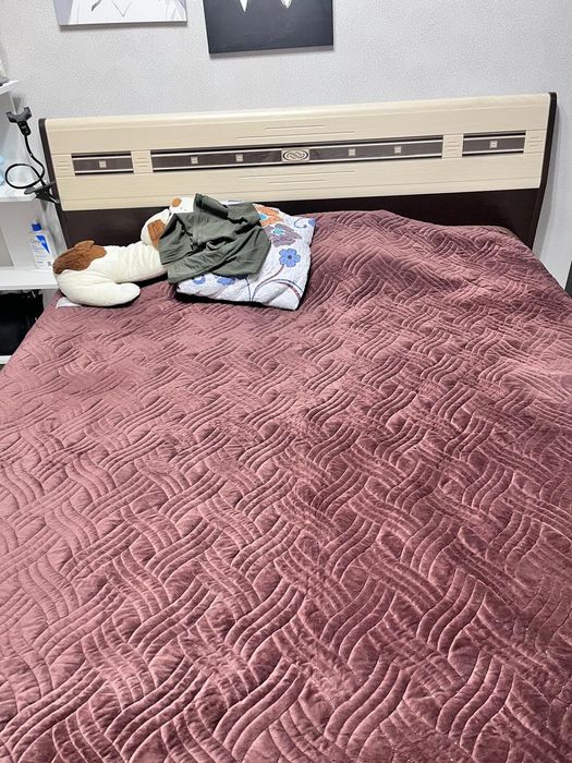 Спальный комплект. Кровать, шифоньер