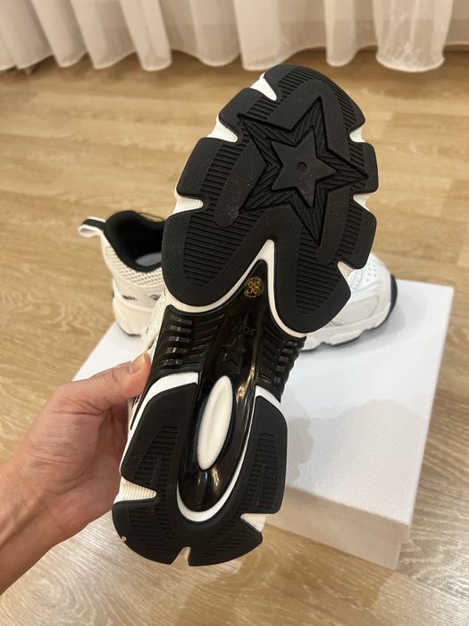 Кроссовки новые