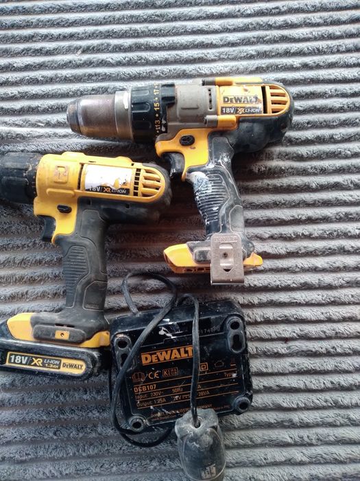Set de 2 filetante Dewalt cu încărcător.  Functionale.