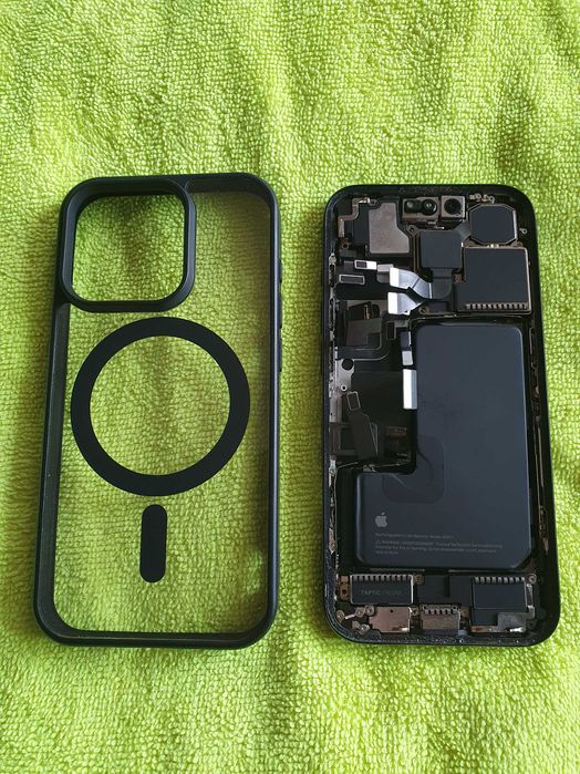 iPhone 15 Pro pentru piese – Carcasă completă Titanium (Șasiu + Spate): Stare impecabilă.