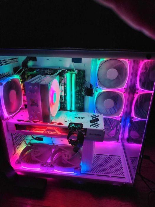 Продавам като нов Геймърски компютър Ryzen 7 5700x3d-гаранция