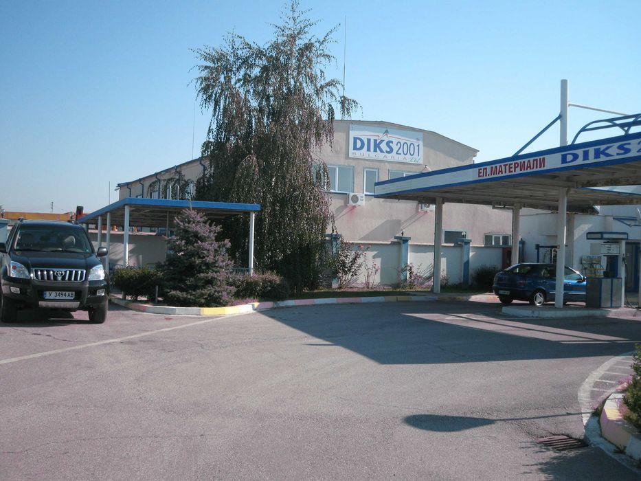 Продавам произ.-склад. база, с офиси, търгов. помещение и газстанция