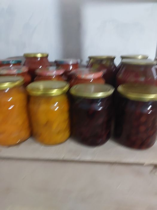 Огурцы в томатном соке и компоты