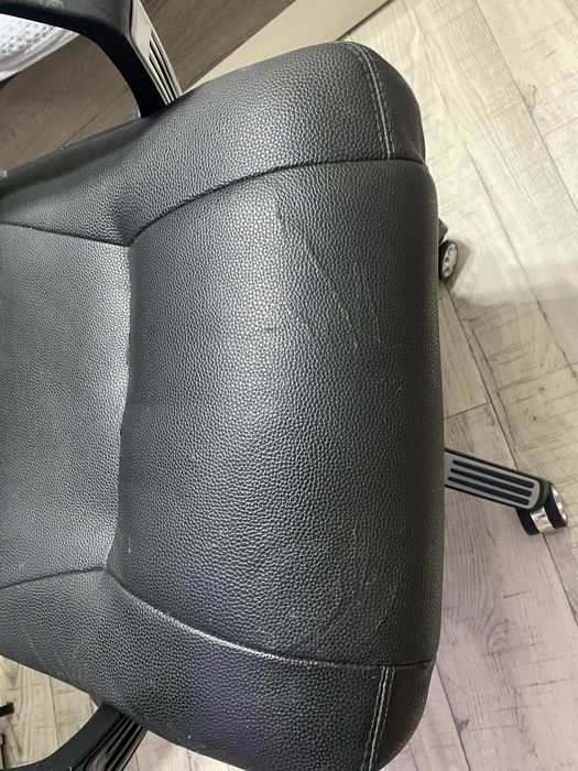 Продам офисное кресло бу.