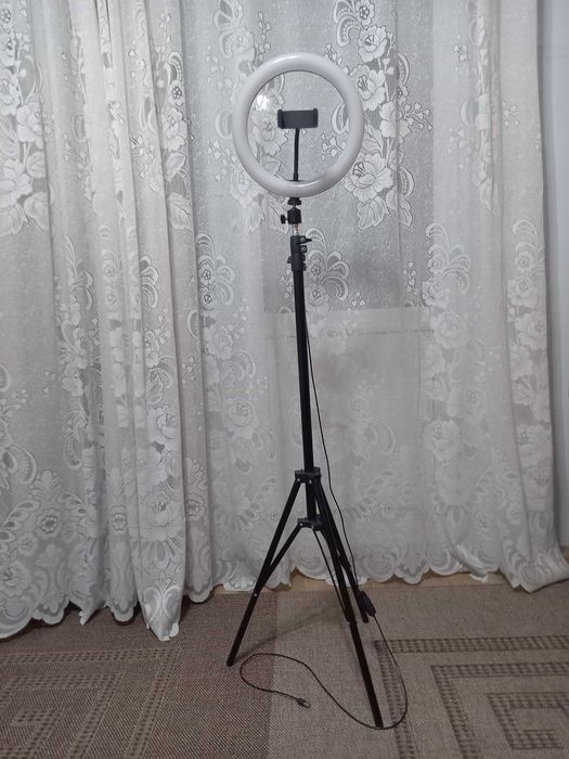 Продам кольцевую LED лампу для селфи с креплением для ТЛФ 26см
