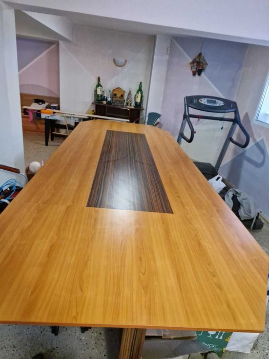 Голяма трапезна маса