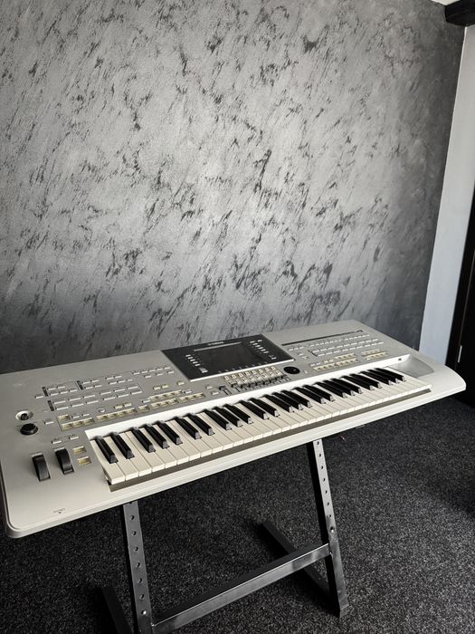 Yamaha Tyros 4 - stare foarte buna
