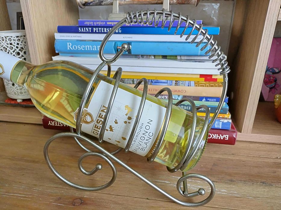 метална поставка за бутилка вино от Италия