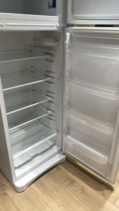 Холодильник Indesit