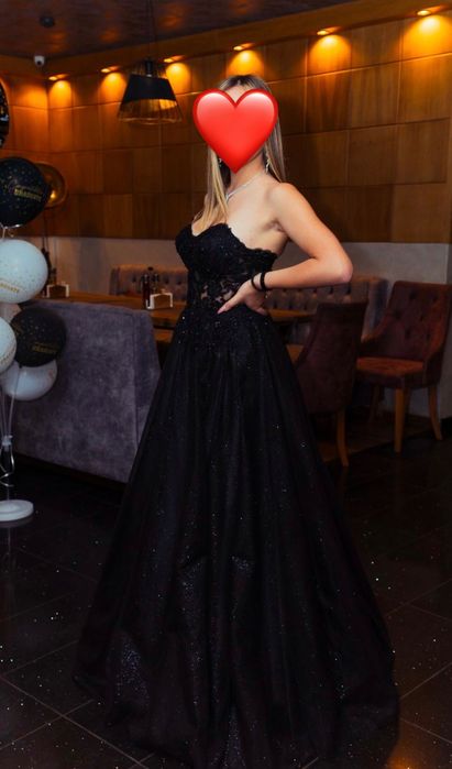 Черна бална рокля