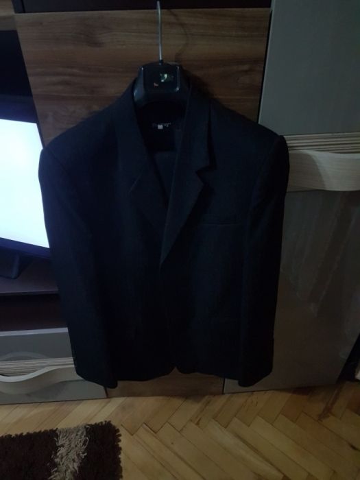 Costum barbatesc marime 50. NOU