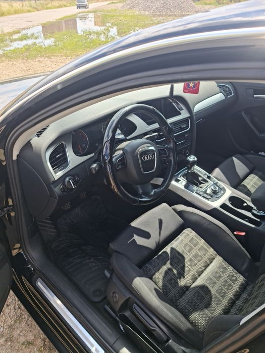 Vând Audi A4 B8 2010
