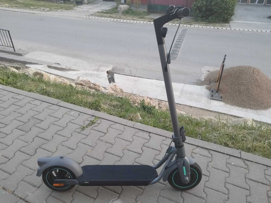 Vând trotinetă electrică BTWIN SD500E, 25 km autonomie,350w putere, 25km/h