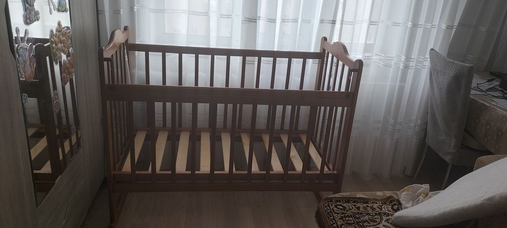 Продам детскую кроватку с матрасом