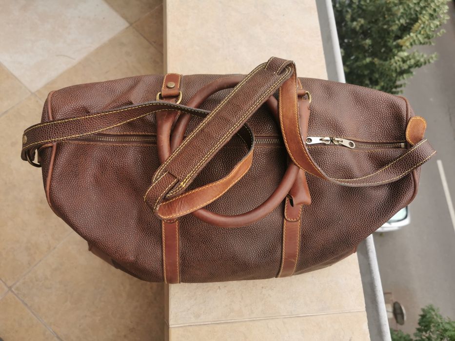 Geanta de voiaj (weekender/duffel) din piele texturată de la brandul Timberland