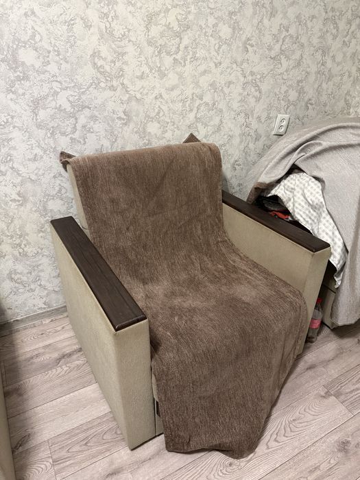 Диван с креслом и пуфиком