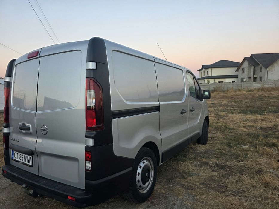 Opel Vivaro, usi pe toate lateralele