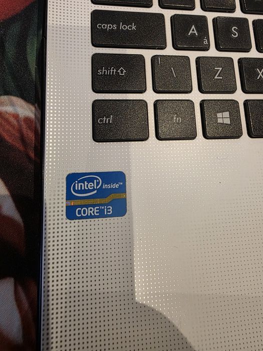 Laptop in strae buna