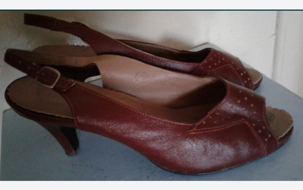 Продам босоножки два вида