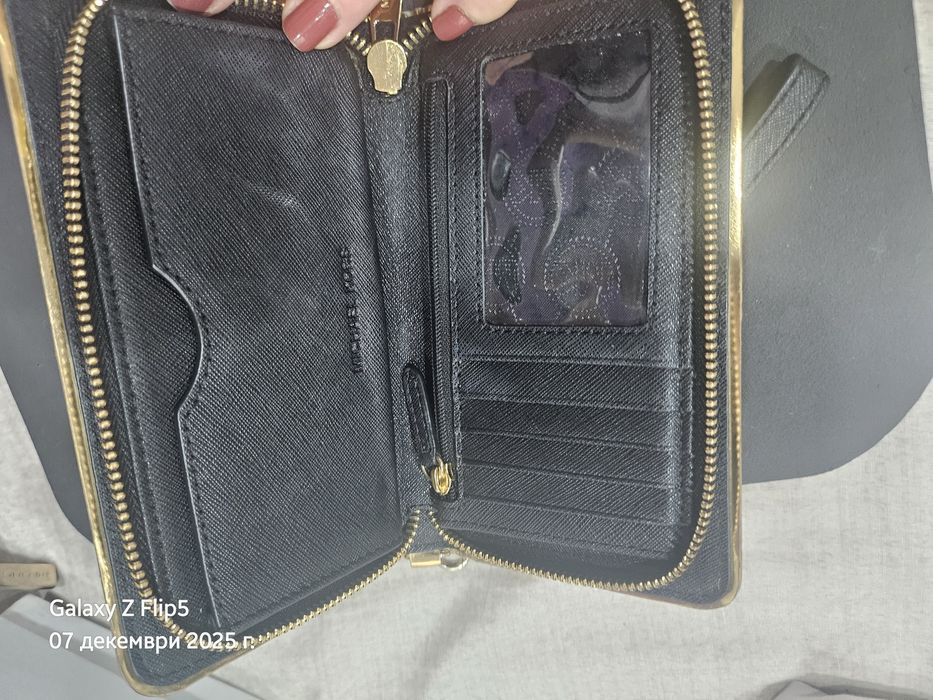 Портфейли Michael Kors