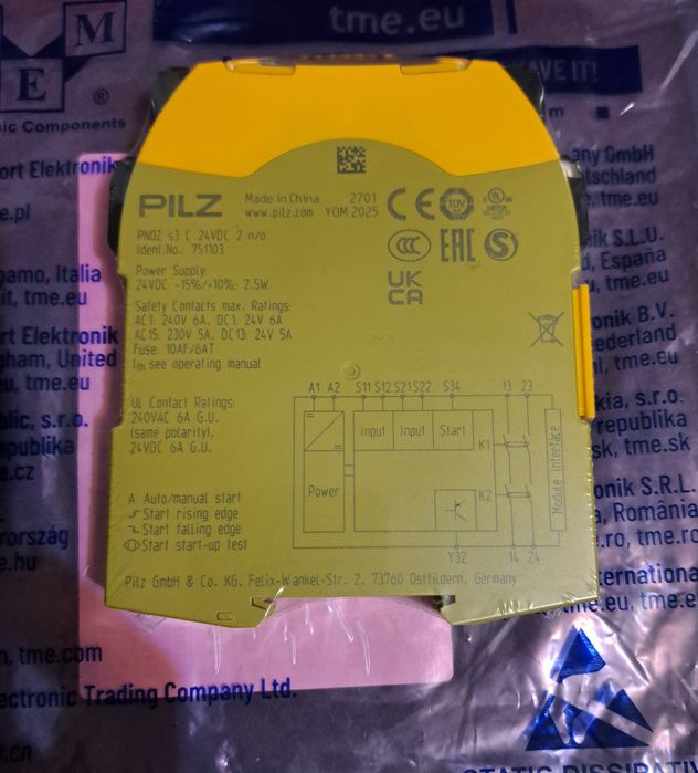 Vând releu de siguranță industrial Pilz PNOZ s3 C, stare nouă, cu etic