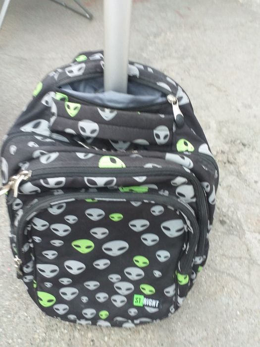 Ghiozdan se face si troler.