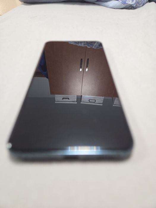 Samsung Galaxy S22 с протектор и 6 калъфа