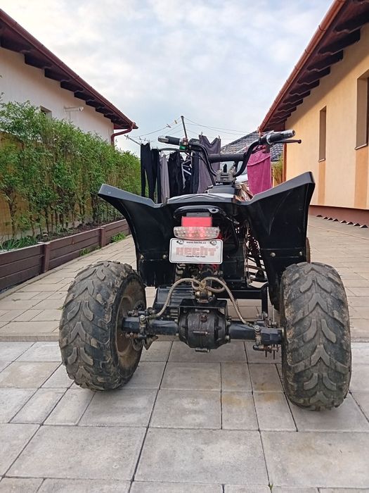 Atv electric pe negru