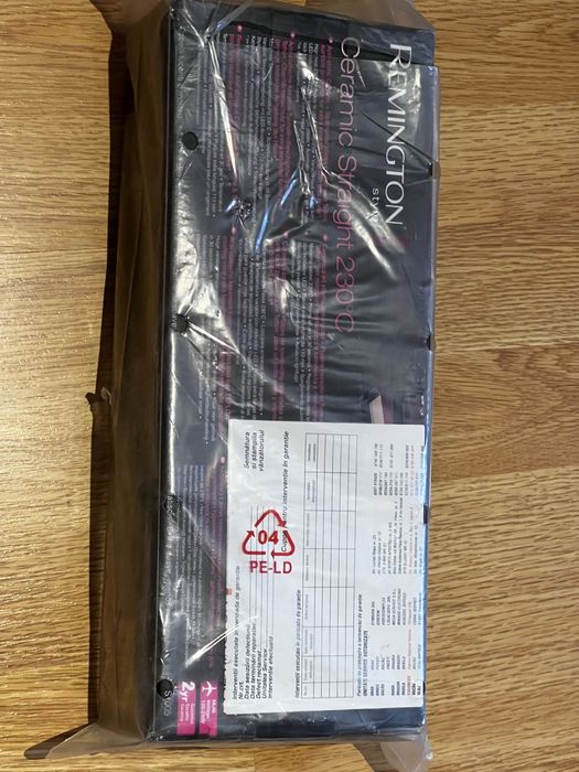 Placă de îndreptat părul Remington Ceramic Straight 230 C