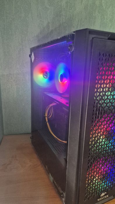 Комьютер с комплектующимы