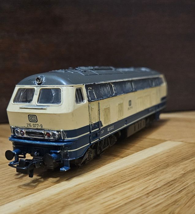 Продавам аналогов локомотив Roco BR 215 077-9 на DB 1:87 HO