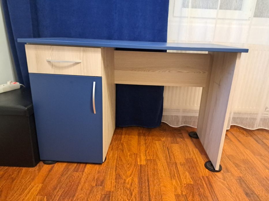 Vând birou facut la comanda