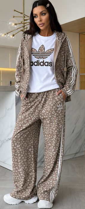 Дамски спортни екипи