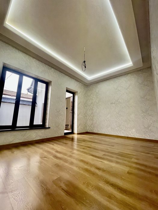 Йенги курилган ховли сотилади.Тулабек махаласида. 4 хона.Евро ремонт