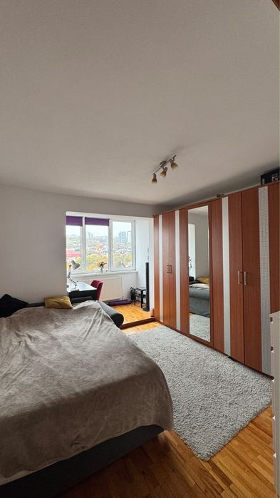 Inchiriez 2 camere decomandate, 50mp, parchet, gresie ,faianță , izolat,  centrala et 5 , 2 lifturi. Lângă statie, aproape de scoli, piata, Big