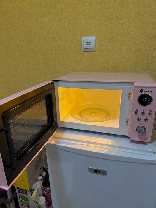 Продавам микровълнова фурна в отлично състояние