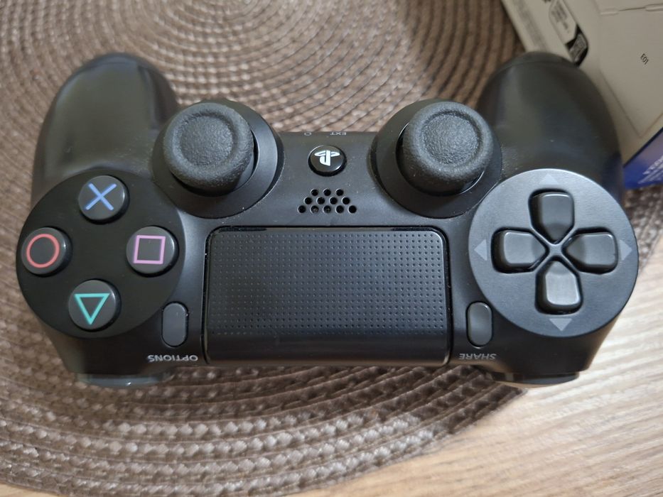 Vând controler Ps4 Nou