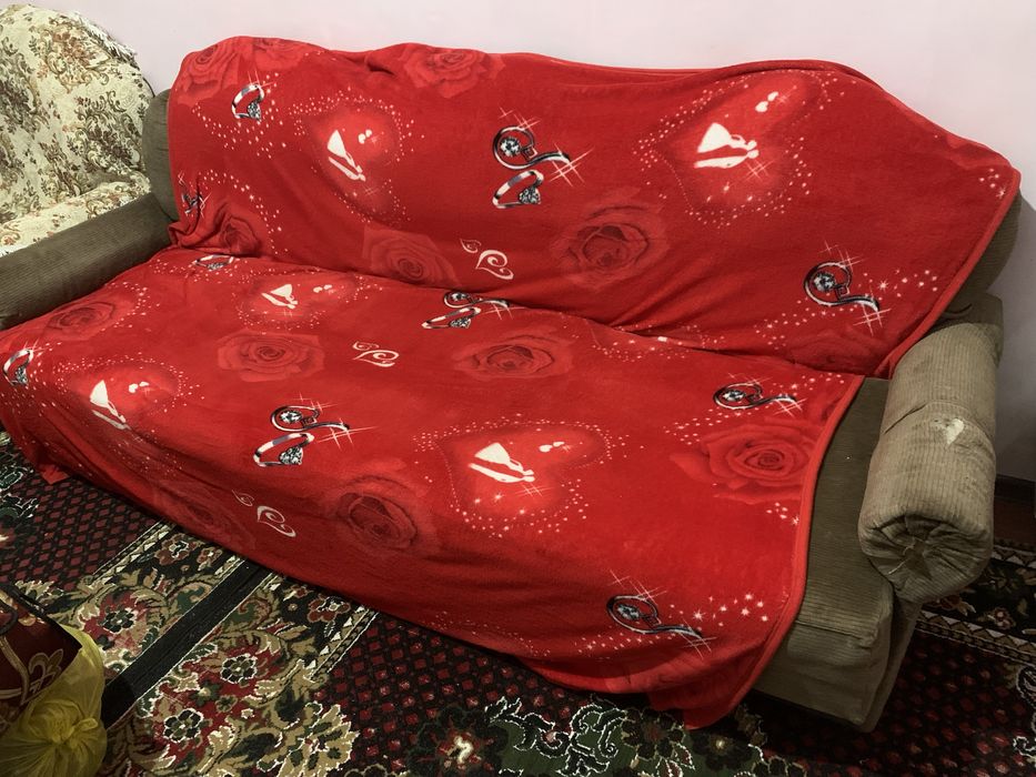 Срачна прадайотса диван и два кресла састаяние хароший