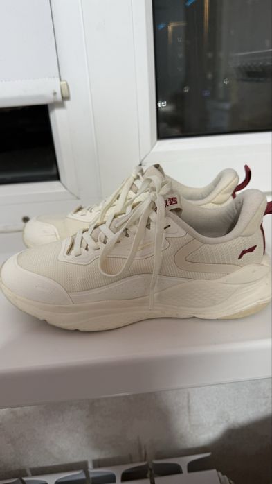 Продам кроссовки Lining