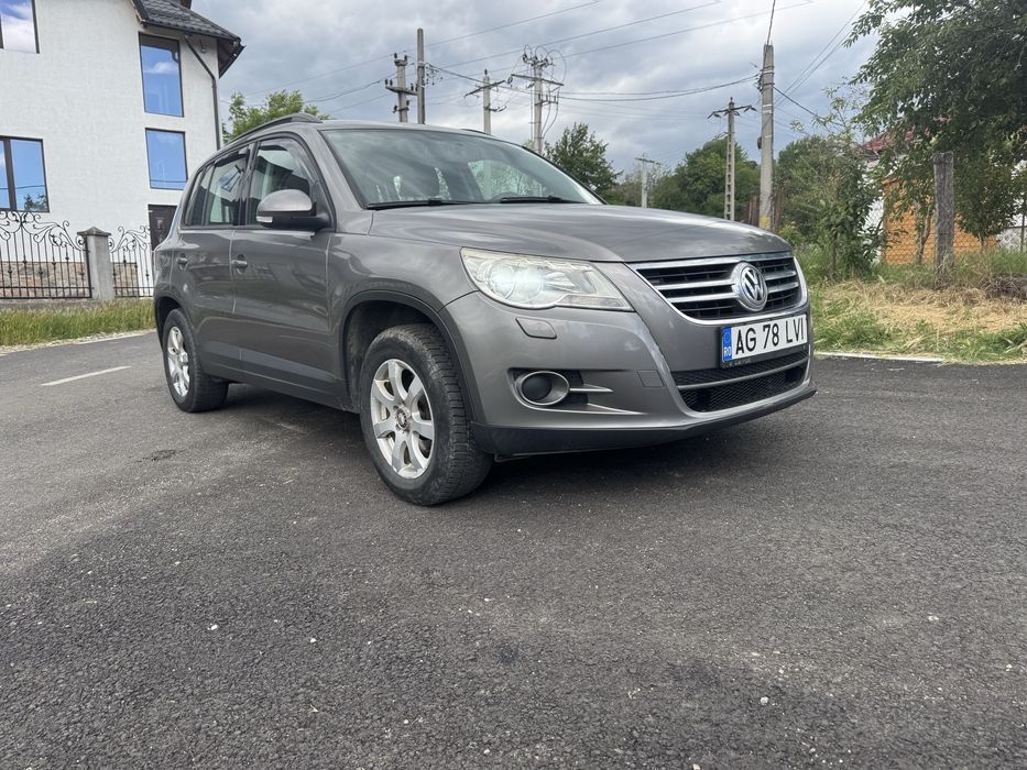 VOLKSWAGEN Tiguan