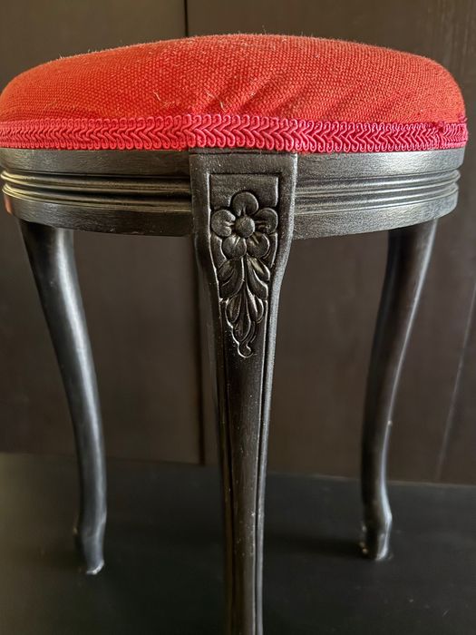 Masuta si taburet de toaleta si machiaj